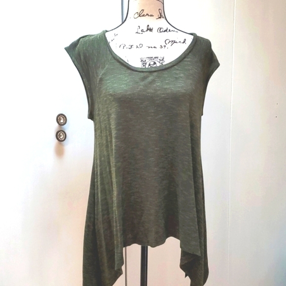 Women's Dark Green Asymmetrical Slant hem Short-sleeved Sweater Top Sz.Large - Picture 1 of 2